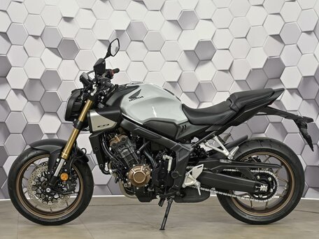 2024 Honda CB 650R, серый, 1177000 рублей, вид 4