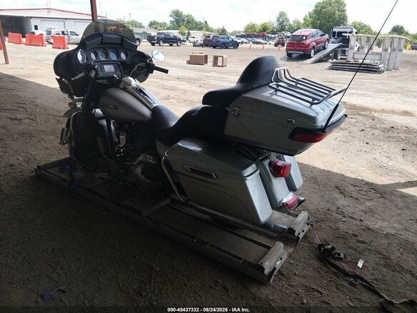 2015 Harley-Davidson Electra Glide, белый - вид 2