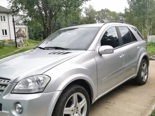 2005 Mercedes-Benz M-Класс 500 II (W164), серый, 1100000 рублей, вид 3