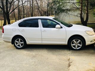 2013 Skoda Octavia II (A5) Рестайлинг, белый, 550000 рублей, вид 2
