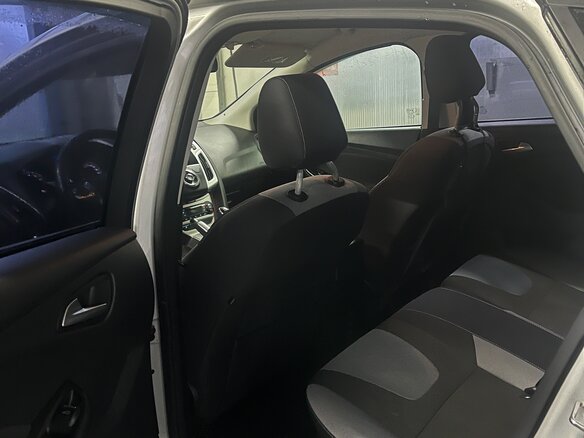2012 Ford Focus III, серебристый, 780000 рублей - вид 10