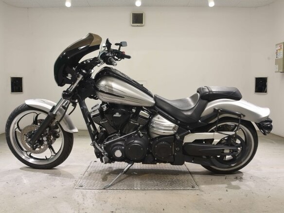 2017 Yamaha XV 1900, серебристый, 890000 рублей