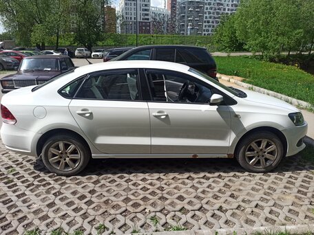 2011 Volkswagen Polo V, белый, 550000 рублей, вид 2
