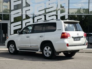 2015 Toyota Land Cruiser 200 Series Рестайлинг 1, белый, 4670000 рублей, вид 2