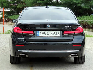 2022 BMW 5 серии 520i VII (G30/G31/G38) Рестайлинг, чёрный, 4051111 рублей, вид 4