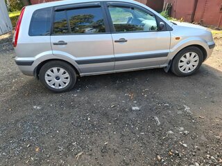 2008 Ford Fusion I Рестайлинг, серебристый, 440000 рублей, вид 4
