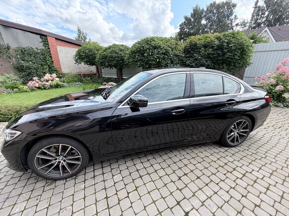 2021 BMW 3 серии 330i xDrive VII (G2x), чёрный, 3790000 рублей - вид 2