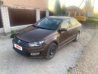 2016 Volkswagen Polo V Рестайлинг, коричневый, 495000 рублей, вид 1