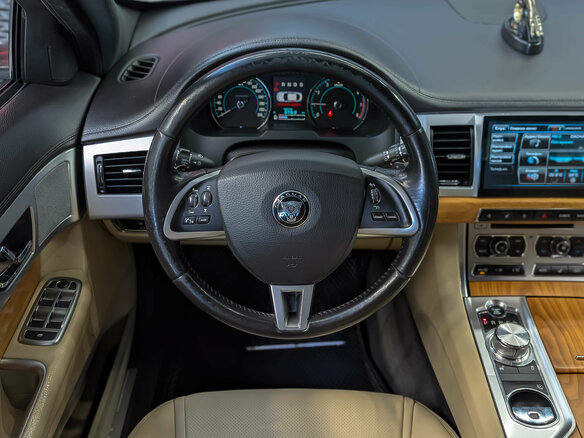 2014 Jaguar XF I Рестайлинг, белый, 1350000 рублей - вид 19