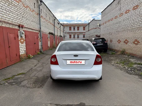 2011 Ford Focus II Рестайлинг, белый, 799000 рублей, вид 4