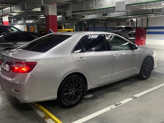 2013 Toyota Camry VII (XV50), серебристый, 1650000 рублей, вид 5
