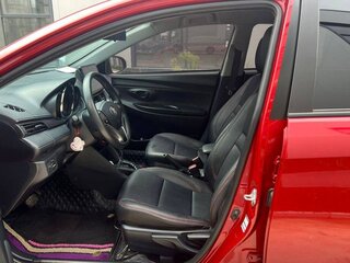 2022 Toyota Yaris L X XP150 Рестайлинг, пурпурный, 1450000 рублей, вид 4