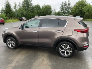 2020 Kia Sportage IV Рестайлинг, коричневый, 2250000 рублей, вид 4