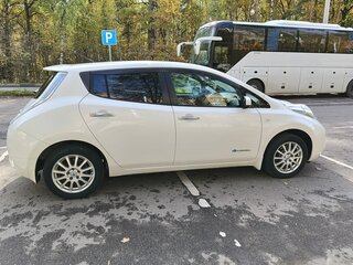 2014 Nissan Leaf (EM57) I (ZE0/AZE0), белый, 920000 рублей, вид 3
