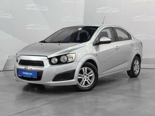 2014 Chevrolet Aveo II, серебристый, 600000 рублей, вид 1