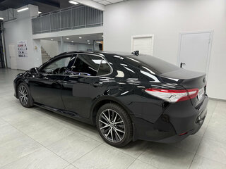 2021 Toyota Camry VIII (XV70) Рестайлинг, чёрный, 3150000 рублей, вид 4