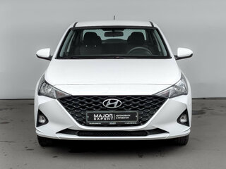 2022 Hyundai Solaris II Рестайлинг, белый, 1610000 рублей, вид 2