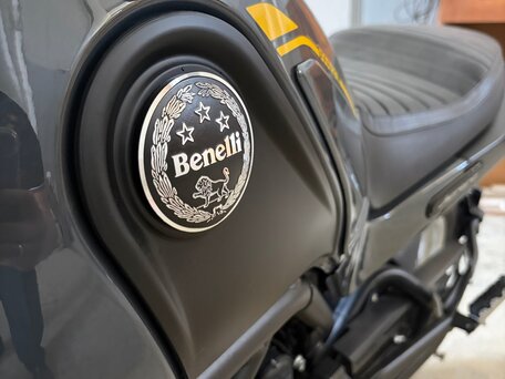 2023 Benelli Leoncino 500 Trail, серый, 500000 рублей, вид 2