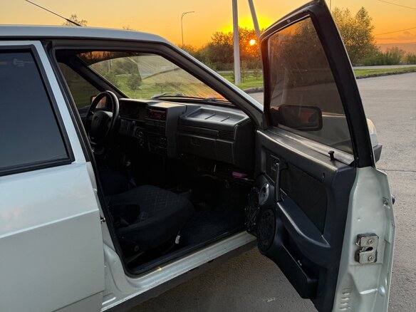 2004 Lada (ВАЗ) 21099, белый, 300000 рублей - вид 10