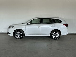 2022 Mitsubishi Outlander III Рестайлинг 3, белый, 1825000 рублей, вид 4