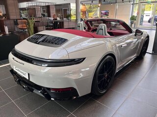 2026 Porsche 911 Carrera 4 GTS VIII (992) Рестайлинг, серый, 31999000 рублей, вид 3