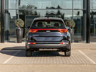 2021 Kia Sportage IV Рестайлинг, чёрный, 2155000 рублей, вид 5