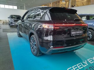 2026 Geely EX5 Гибрид EM-R, чёрный, 3814990 рублей, вид 5