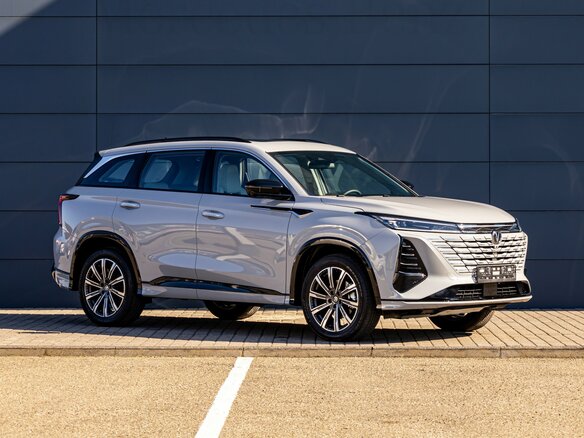 2024 Changan CS75 Plus III, серый, 2395000 рублей - вид 2