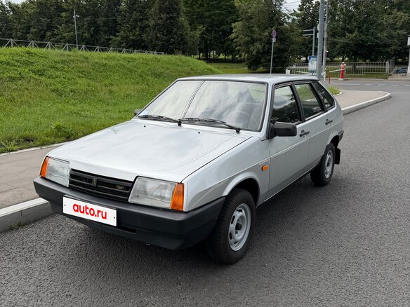 2001 Lada (ВАЗ) 2109, серебристый, 1000000 рублей