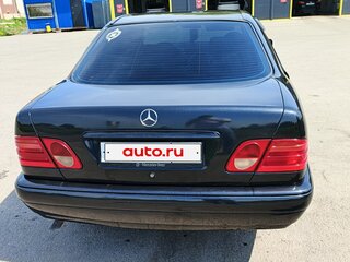 1999 Mercedes-Benz E-Класс 200 II (W210, S210), чёрный, 400000 рублей, вид 4