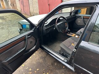 1994 Mercedes-Benz E-Класс 280 I (W124), чёрный, 500000 рублей, вид 5