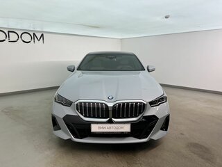 2025 BMW 5 серии 530i xDrive VIII (G60/G61/G68), серый, 8840000 рублей, вид 3