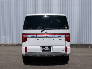 2019 Mitsubishi Delica D:5 I Рестайлинг, белый, 3749000 рублей, вид 4