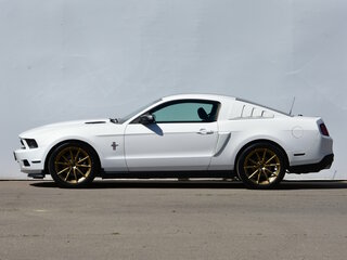 2011 Ford Mustang V Рестайлинг, белый, 1799000 рублей, вид 2