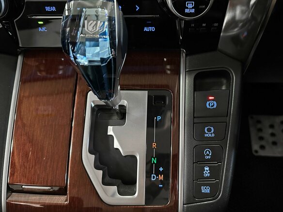 2017 Toyota Alphard III, белый, 3370000 рублей - вид 24