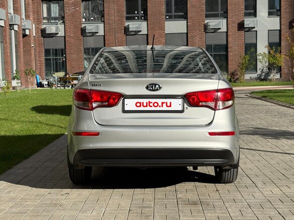 2016 Kia Rio III Рестайлинг, серебристый, 970000 рублей - вид 5