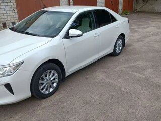 2016 Toyota Camry VII (XV50) Рестайлинг, белый, 1945000 рублей, вид 3