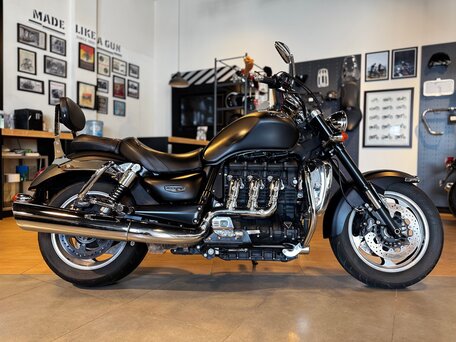 2011 Triumph Rocket 3, чёрный, 1080000 рублей, вид 2