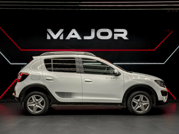2018 Renault Sandero Stepway II Рестайлинг, белый - вид 3