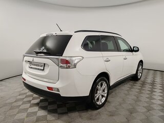 2013 Mitsubishi Outlander III, белый, 1229000 рублей, вид 5