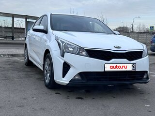 2021 Kia Rio IV Рестайлинг, белый, 1350000 рублей, вид 2