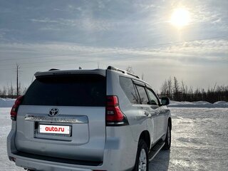 2018 Toyota Land Cruiser Prado 150 Series Рестайлинг 2, серебристый, 5800000 рублей, вид 4
