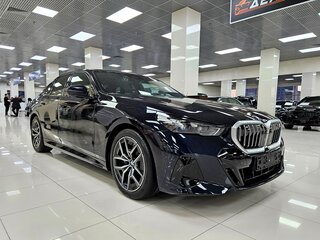 2026 BMW 5 серии 523d xDrive VIII (G60/G61/G68), чёрный, 9199000 рублей, вид 3