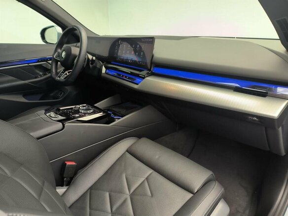 2026 BMW 5 серии 530i xDrive VIII (G60/G61/G68), серый, 9950000 рублей - вид 7