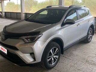2017 Toyota RAV4 IV (XA40) Рестайлинг, серебристый, 3000000 рублей, вид 1