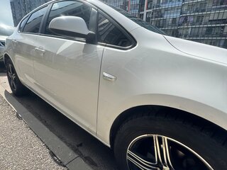 2011 Opel Astra J, белый, 850000 рублей, вид 4