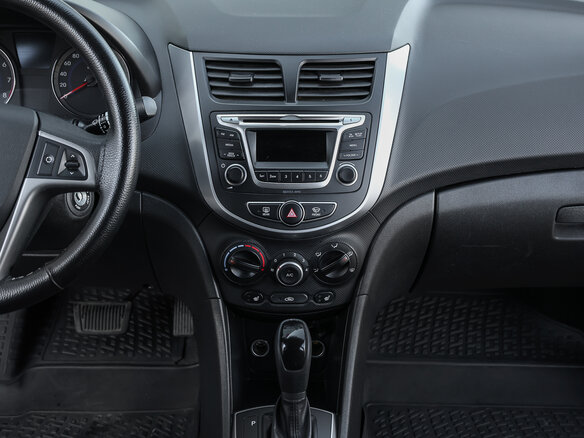 2015 Hyundai Solaris I Рестайлинг, белый - вид 14