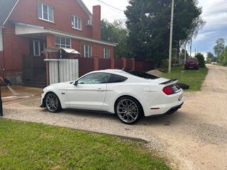 2020 Ford Mustang VI Рестайлинг, белый, 4690000 рублей, вид 3
