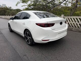 2021 Mazda 3 Axela IV (BP), белый, 1594800 рублей, вид 4