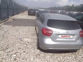 2013 Mercedes-Benz A-Класс 180 III (W176), серебристый, 879000 рублей, вид 4